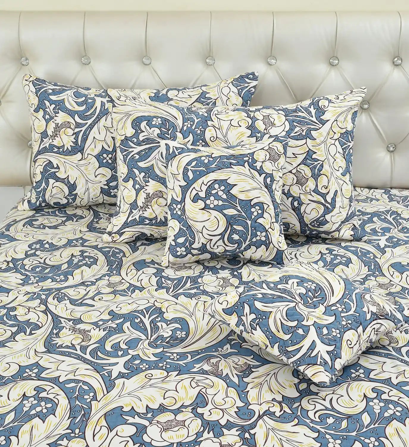 Casper - 5 Pieces - Quilted Bedding Set (90 x 90 inches)