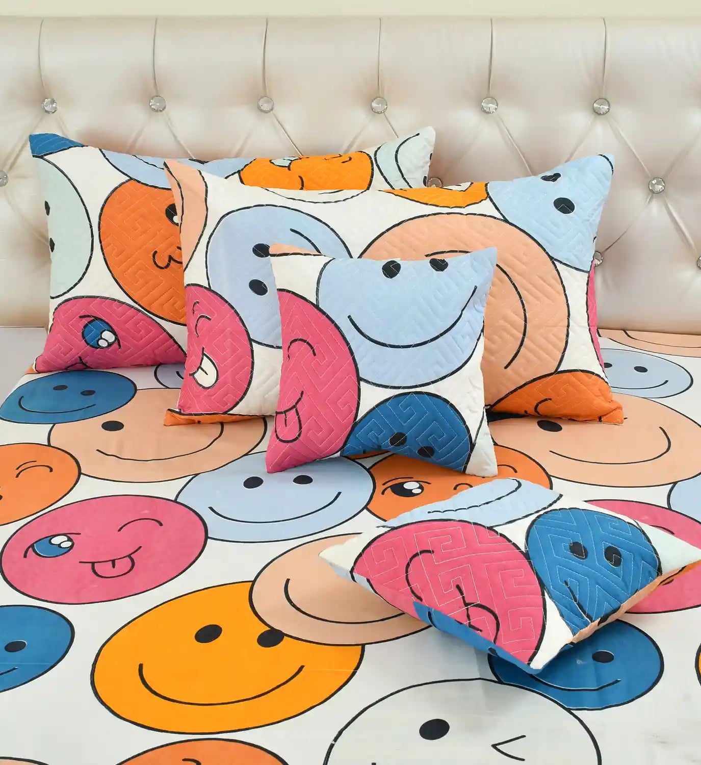 Emotica - 5 Pieces - Quilted Bedding Set (90 x 90 inches)