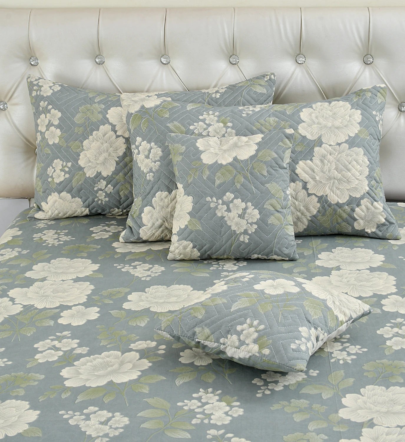 Lara - 5 Pieces - Quilted Bedding Set (90 x 90 inches)