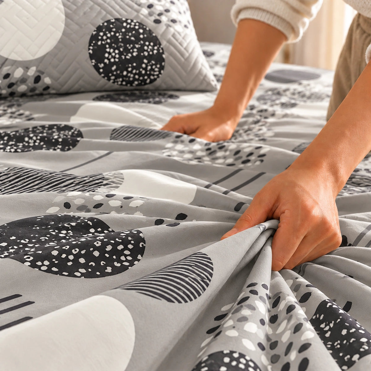 Luna - 5 Pieces - Quilted Bedding Set (90 x 90 inches)