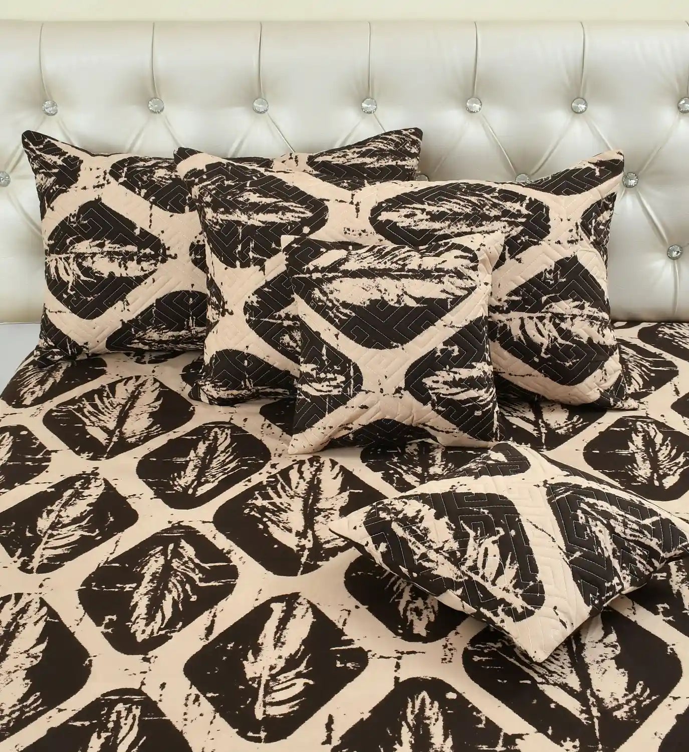 Maple - 5 Pieces - Quilted Bedding Set (90 x 90 inches)