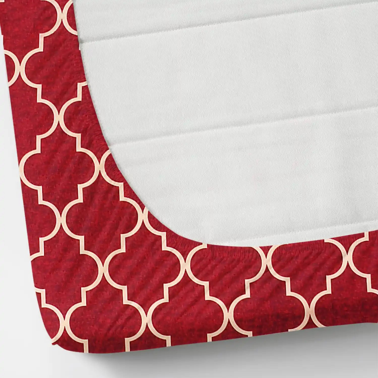 Quatrefoil Red - Queen/Double - Fitted Bedsheet (76×72 inches)