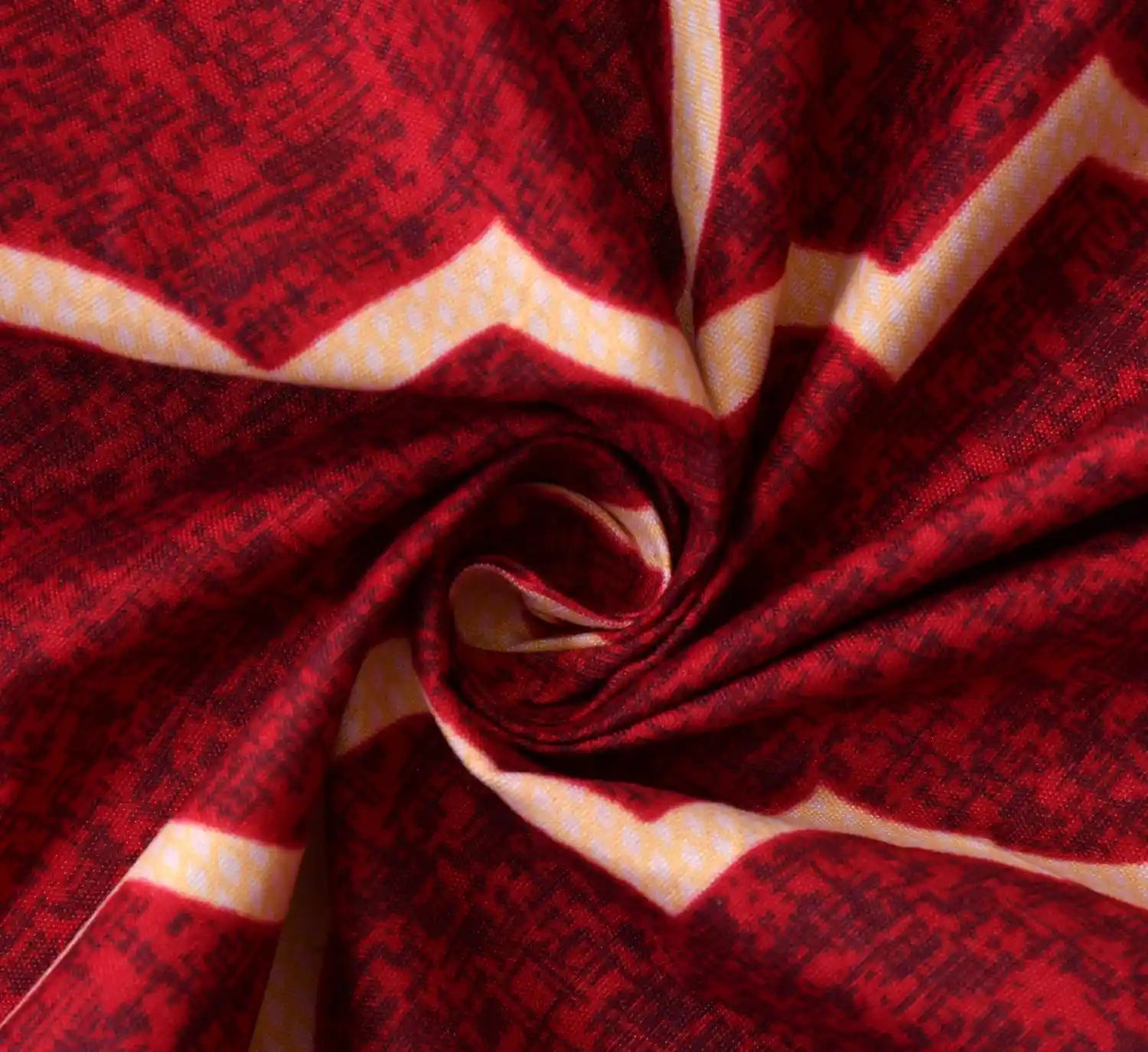 Quatrefoil Red - Queen/Double - Fitted Bedsheet (76×72 inches)