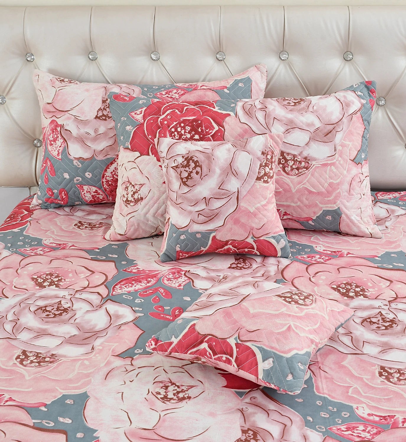 Roseatte - 5 Pieces - Quilted Bedding Set (90 x 90 inches)