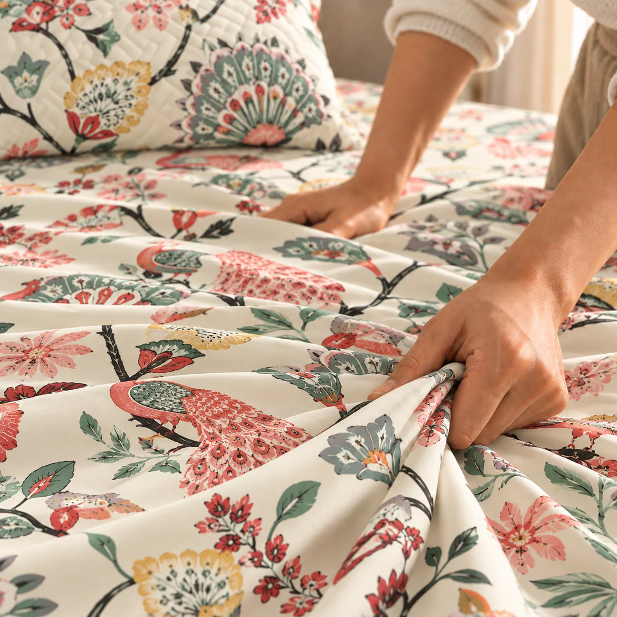 Tropicana - 5 Pieces - Quilted Bedding Set (90 x 90 inches)