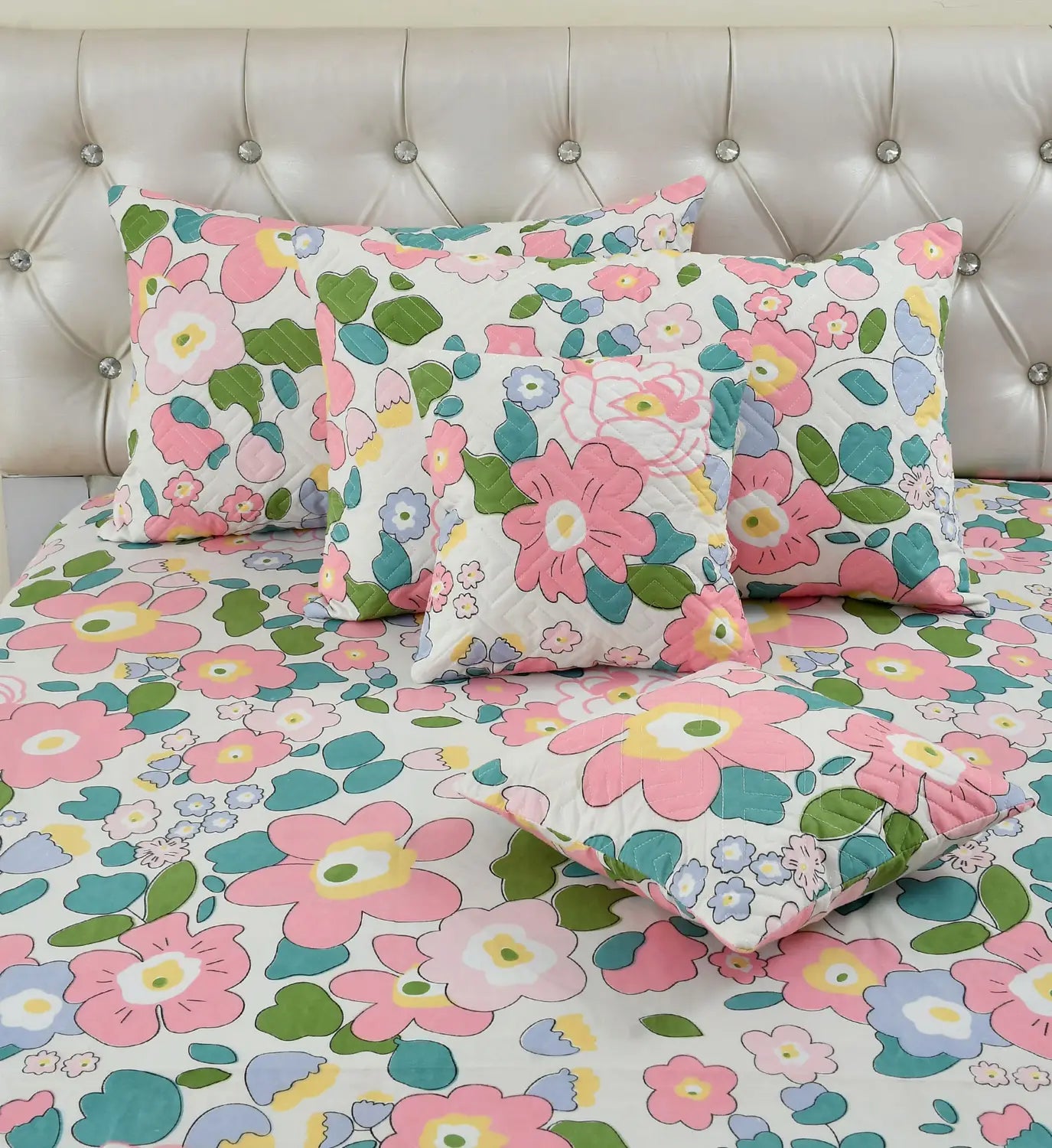 Cabana - 5 Pieces - Quilted Bedding Set (90 x 90 inches)