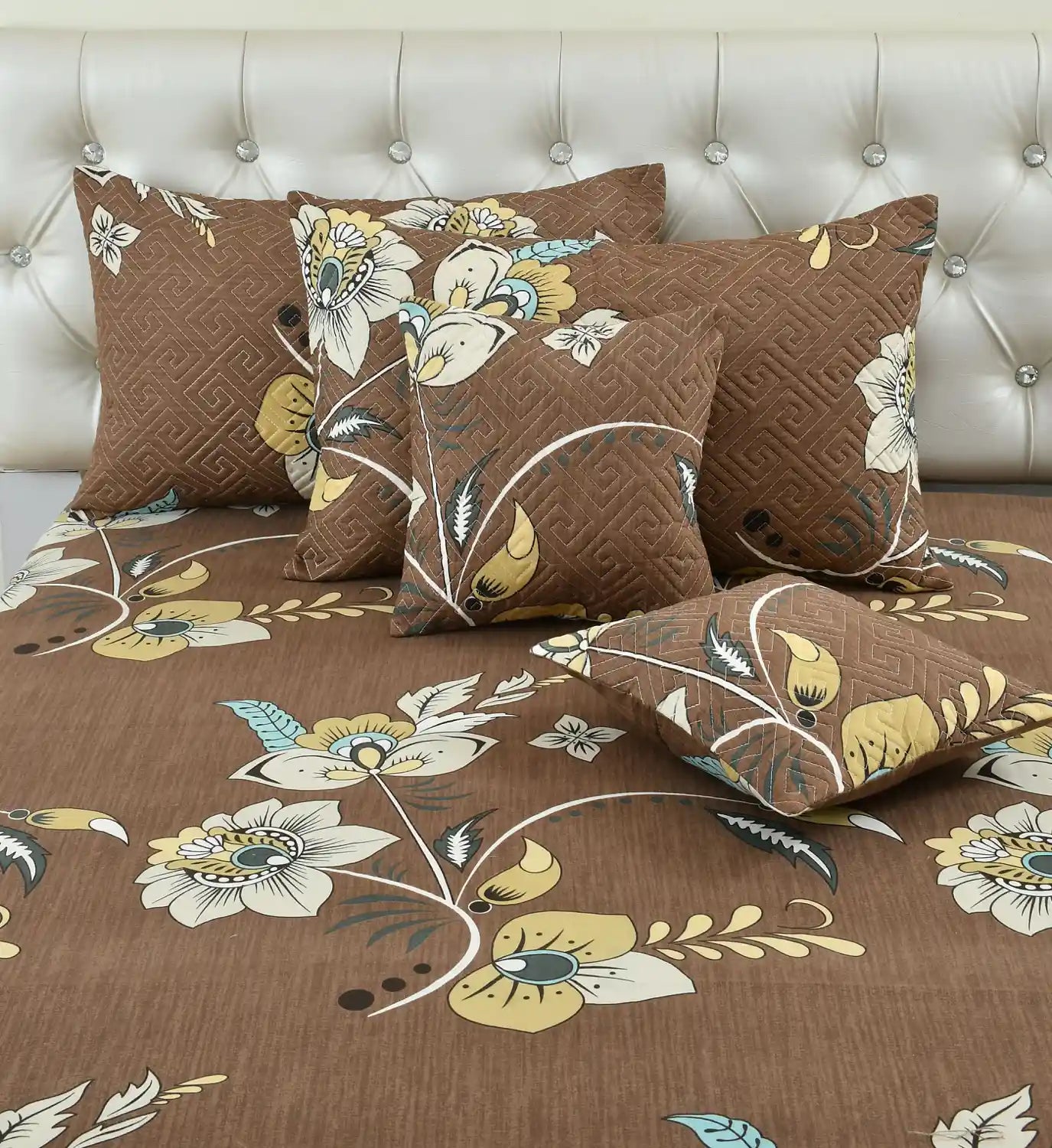 Caramello - 5 Pieces - Quilted Bedding Set (90 x 90 inches)