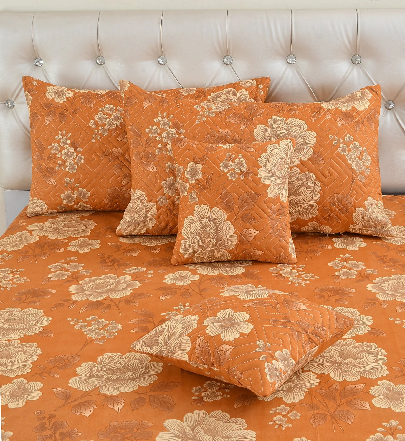 Crimsona - 5 Pieces - Quilted Bedding Set (90 x 90 inches)