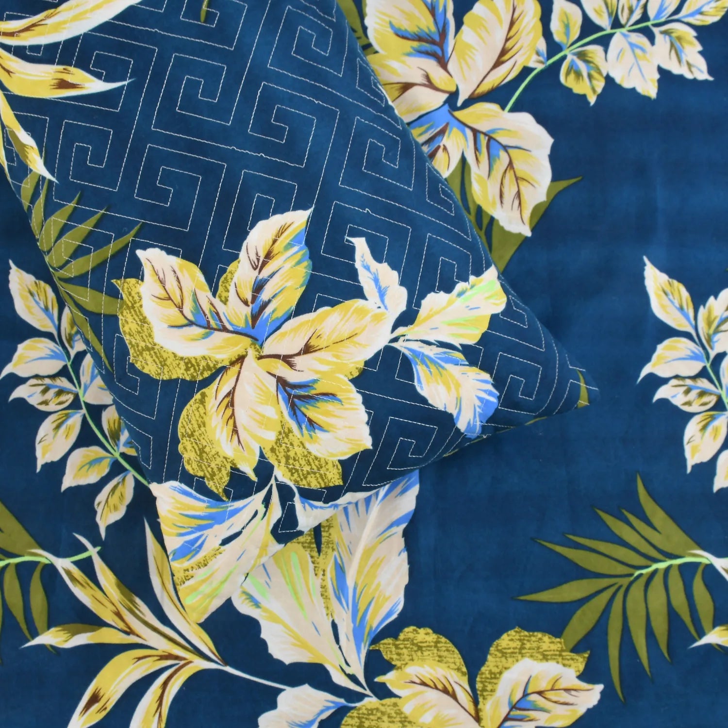 Devinity - 5 Pieces - Quilted Bedding Set (90 x 90 inches)