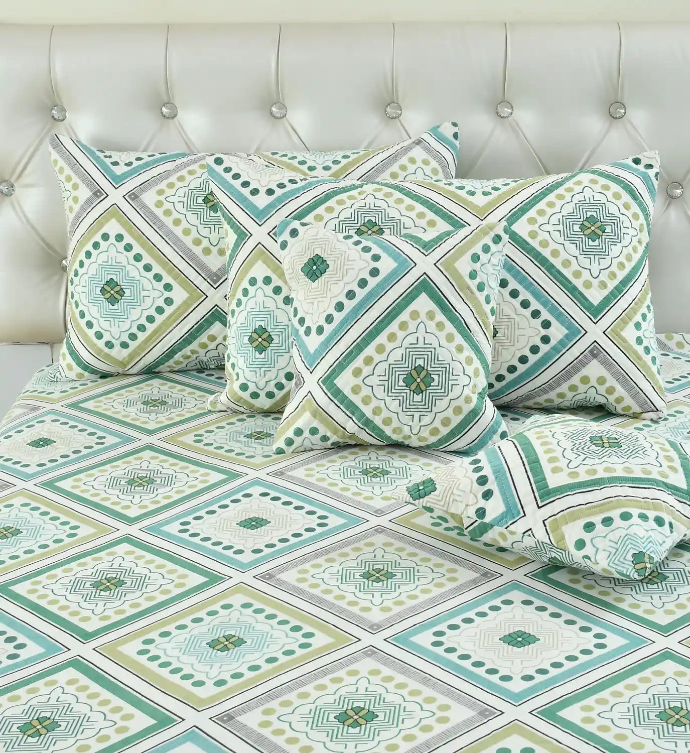 Emerald - 5 Pieces - Quilted Bedding Set (90 x 90 inches)