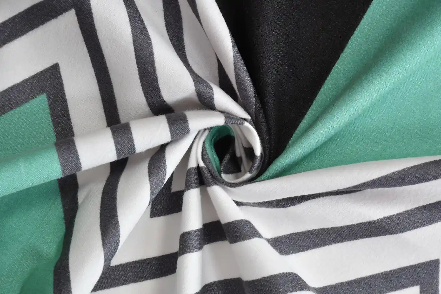 Jamaican Chevron - Queen/Double - Fitted Bedsheet (76×72 inches)