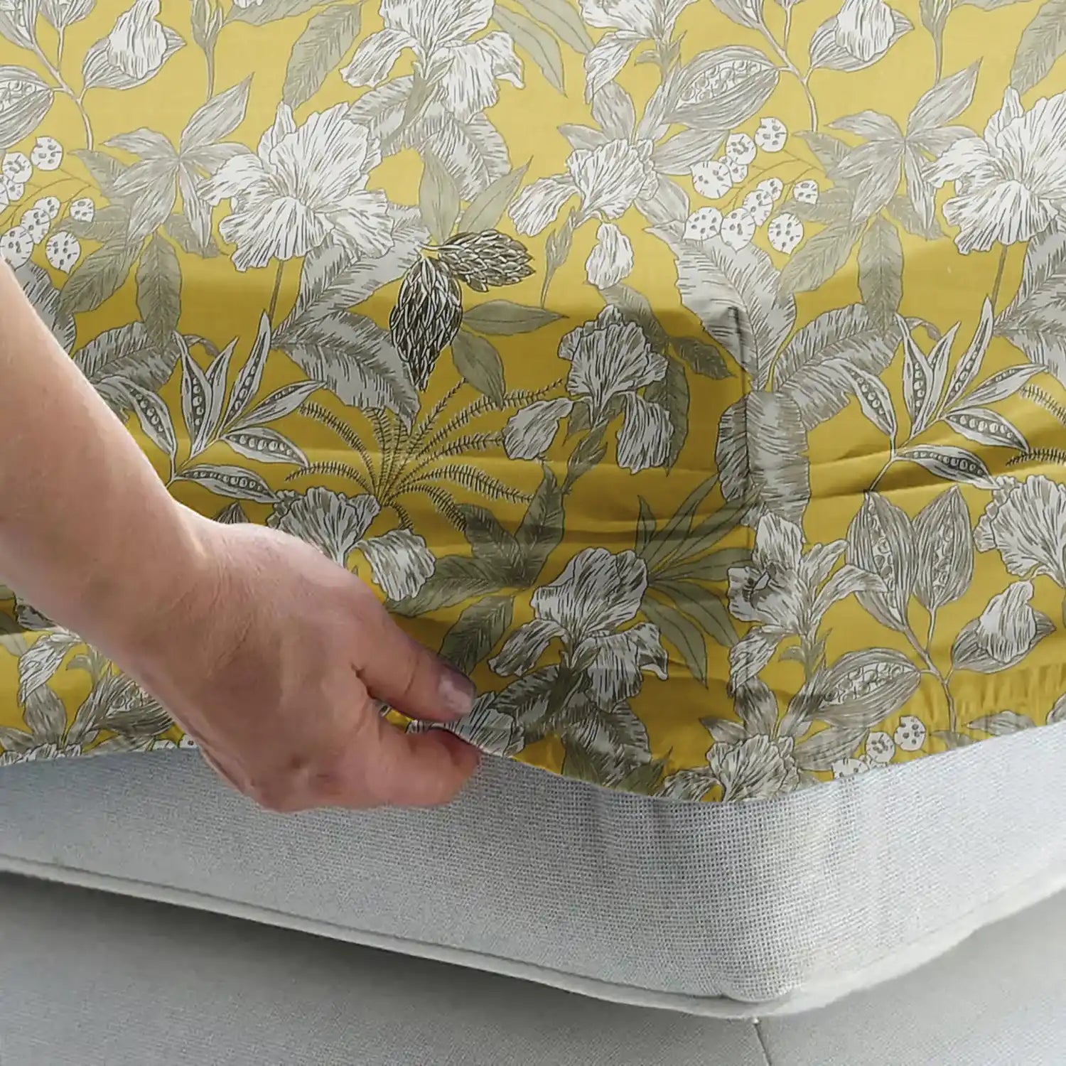 Nora - Queen/Double - Fitted Bedsheet (76×72 inches)