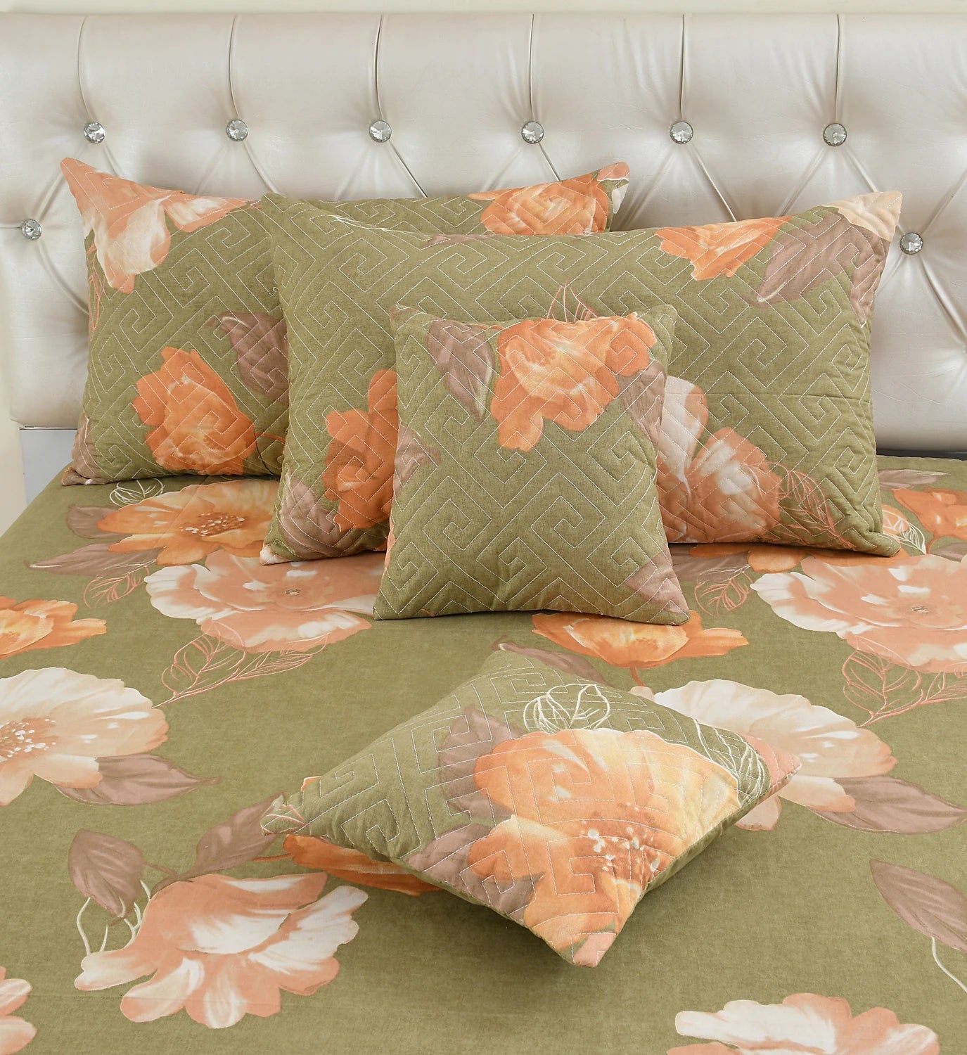 Olivia - 5 Pieces - Quilted Bedding Set (90 x 90 inches)