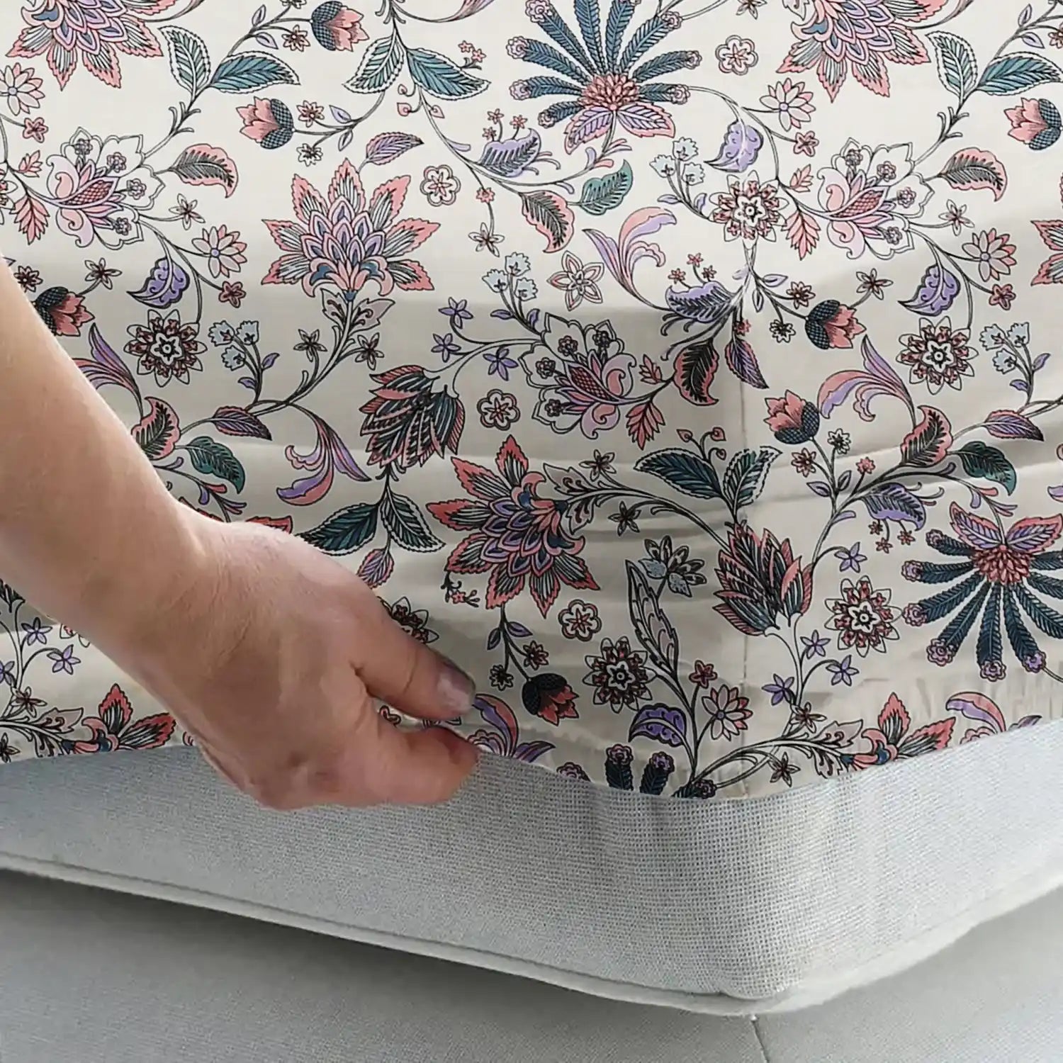 Robin - Queen/Double - Fitted Bedsheet (76×72 inches)