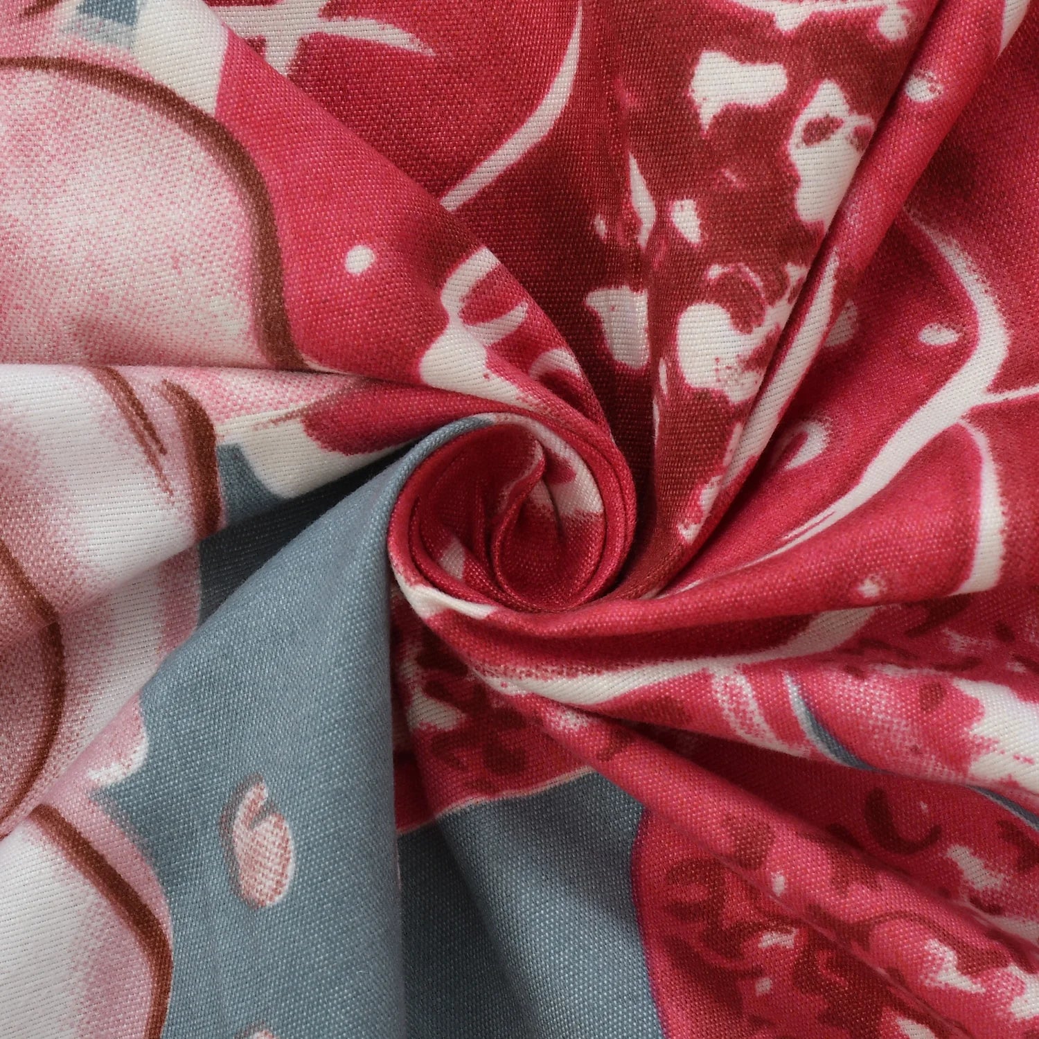 Roseatte - 5 Pieces - Quilted Bedding Set (90 x 90 inches)