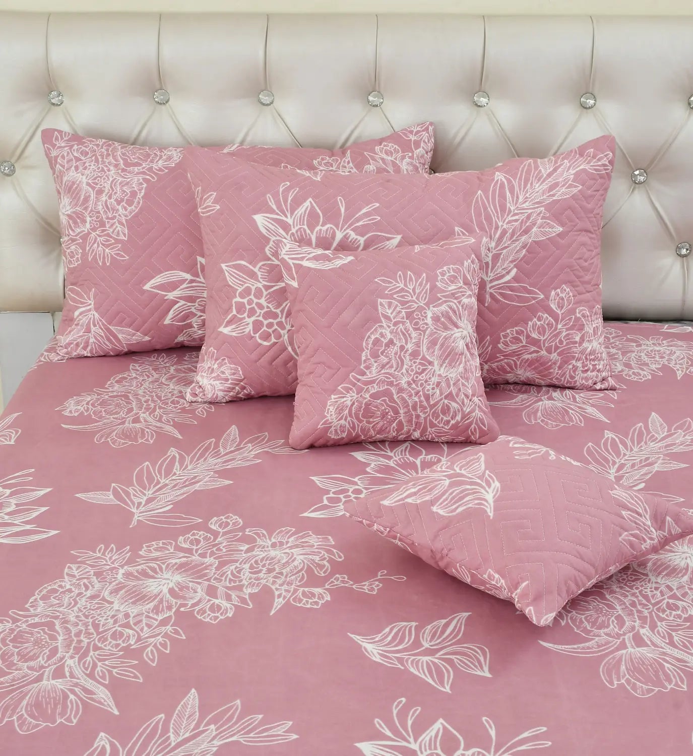 Sakura - 5 Pieces - Quilted Bedding Set (90 x 90 inches)