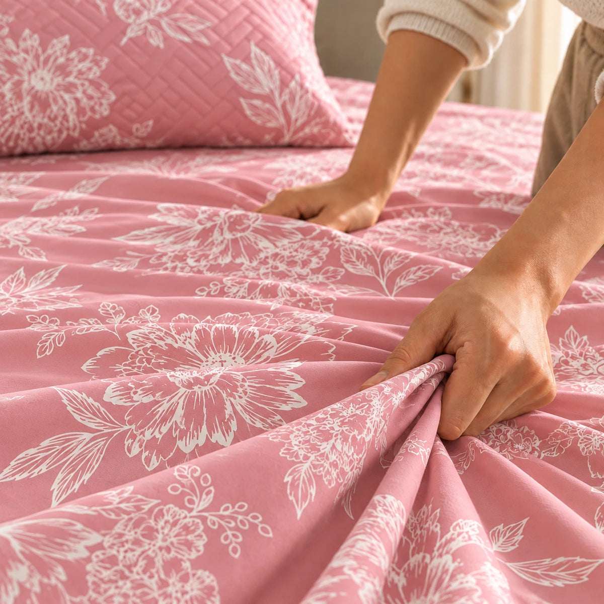 Sakura - 5 Pieces - Quilted Bedding Set (90 x 90 inches)